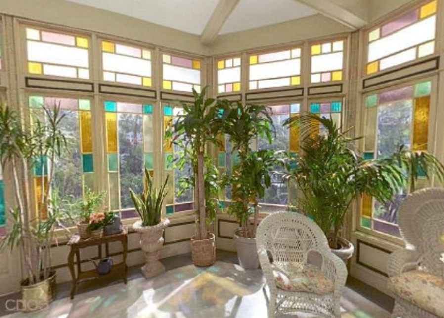 charmed-Halliwell-Manor-conservatory