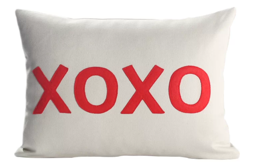 it-starts-with-a-kiss-xoxo-throw-pillow