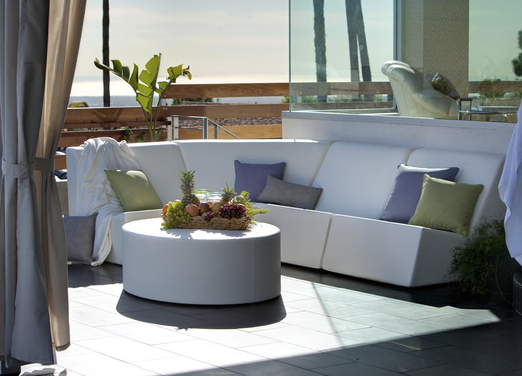 White La Fete 5 Piece Outdoor Seating Set