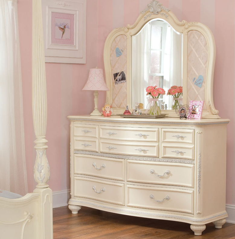 White Drawer Dresser